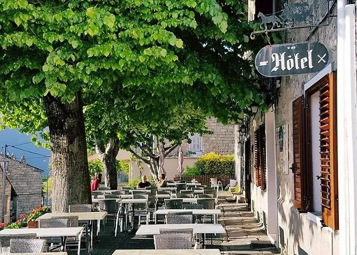 Restaurant De La Poste מלון